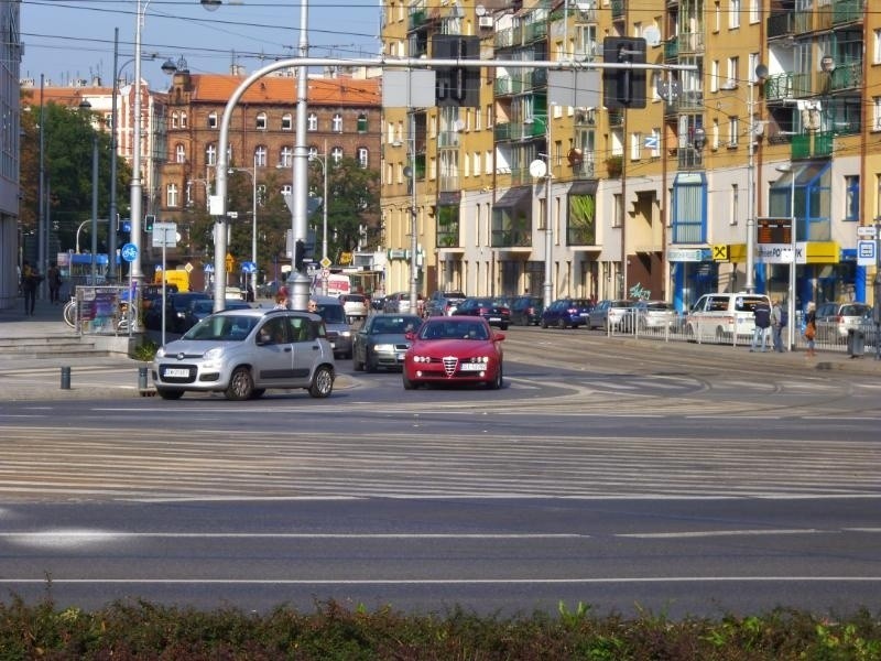 Wrocław: Wiecznie czerwone światło dla kierowców na pl. Bema (ZDJĘCIA)