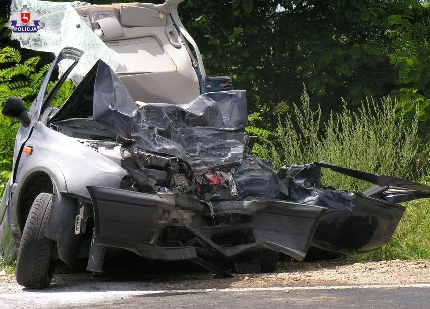 Wypadek w Korolówce koło Włodawy. Na miejscu zginął kierowca samochodu osobowego