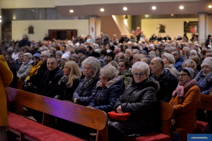 Koncert zespołu Bayer Full w kościele przy ulicy Ostrowskiej we Włocławku [zdjęcia, wideo]