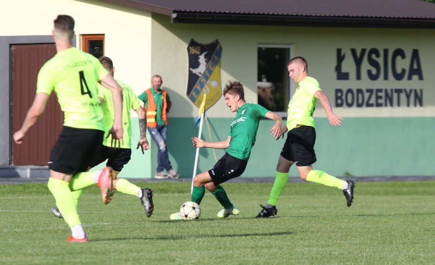 Łysica Bodzentyn wygrała z Pogonią Staszów 2:1.