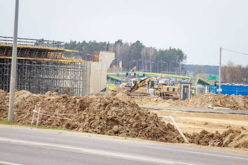 Budowa węzła drogowego w Porosłach. Zmiana w organizacji ruchu na przebudowywanym odcinku drogi krajowej nr 8