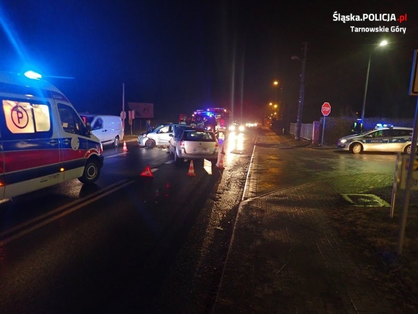 Wypadek w Tarnowskich Górach - zderzyły się dwa samochody...