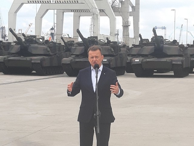 W porcie w Szczecinie wyładowano w środę 14 czołgów Abrams. Obecny był minister obrony narodowej Mariusz Błaszczak