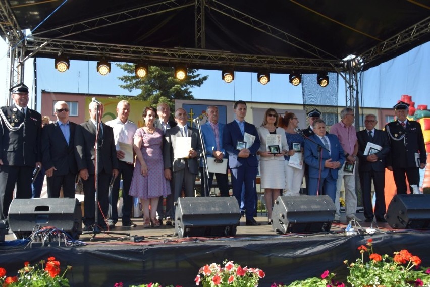 Święto Powiatu Jędrzejowskiego licznie zgromadziło mieszkańców na teren Zespołu Szkół Centrum Kształcenia Praktycznego w Krzelowie
