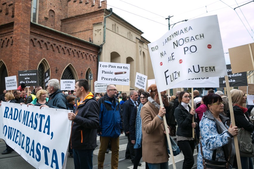 Protest na Placu Wszystkich Świętych