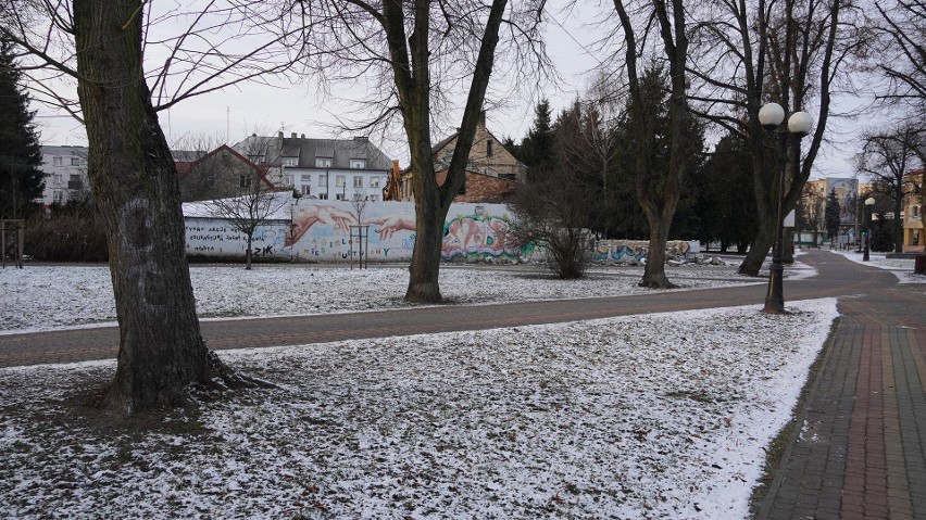 Bielsk Podlaski. Rozbiórka budynku po starej piekarni PSS Społem. W tym miejscu powstanie nowa inwestycja [ZDJĘCIA]