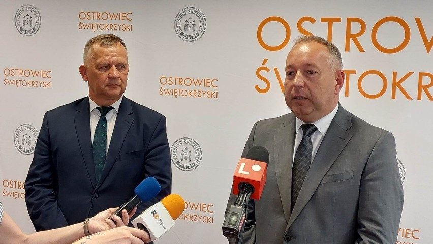 Krzysztof Kowalski - z prawej, nowy wiceprezydent Ostrowca...