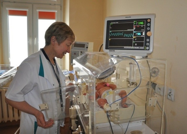 Anna Kondała-Chojnacka, ordynator Oddziału Neonatologii, Patologii i Intensywnej Opieki Noworodka w Świętokrzyskim Centrum Matki i Noworodka - Szpital Specjalistyczny w Kielcach, na co dzień pracuje z wcześniakami.