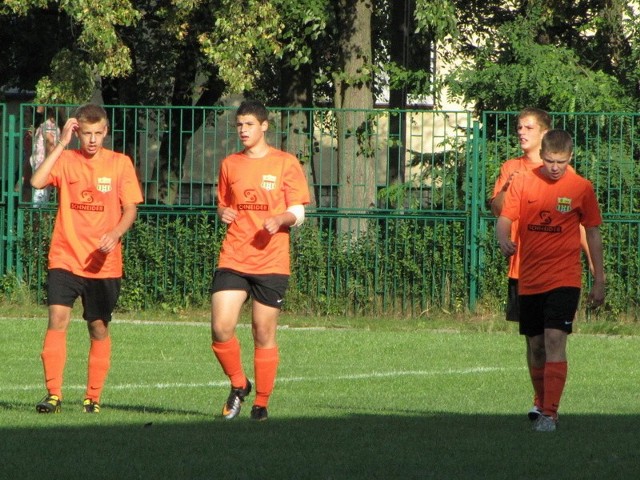 Zamiast kolejnego ligowego spotkania juniorzy młodsi Ostrovi mieli tylko wewnętrzną treningową gierkę.