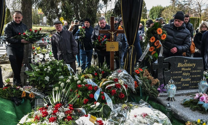 Pogrzeb odbył się na cmentarzu Najświętszego Serca Pana...