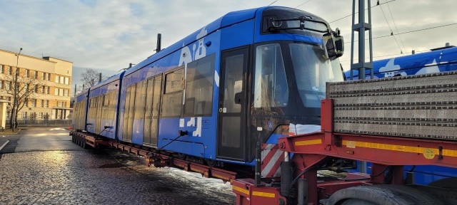 Do Krakowa dotarł drugi tramwaj, który może jeździć na odcinku co najmniej 3 km bez korzystania z sieci trakcyjnej.