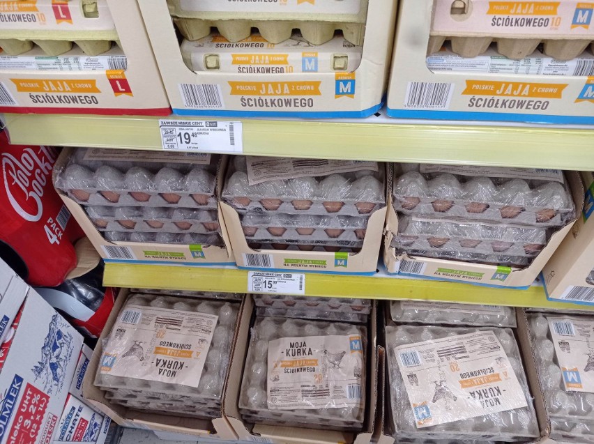 Cena jajka w markecie w przeliczeniu na sztukę po 95 groszy...