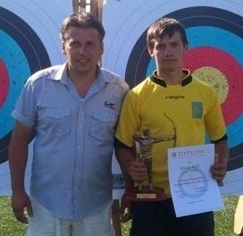 Rafał Wójcik, utalentowany łucznik z Włoszczowic, ze swoim trenerem Grzegorzem Woźniczko. Pod okiem tego szkoleniowca osiągnął wszystkie dotychczasowe sukcesy.