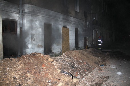 Płonęła kamienica na Piotrkowskiej, trzy osoby podtrute czadem (zdjęcia)