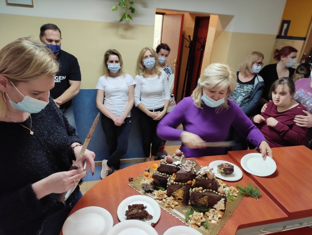 Ośrodek Rehabilitacyjno-Edukacyjno-Wychowawczy w Kielcach odwiedziliśmy, kiedy podopieczni częstowali się tortem wylicytowanym w akcji "Malowana Niedziela" organizowanej przez "Echo Dnia" i Galerię Echo.