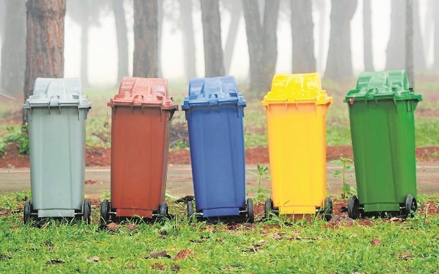 Od 1 kwietnia krakowianie będą segregować odpady do pięciu pojemników. Osobno zaczniemy wyrzucać papier i bioodpady