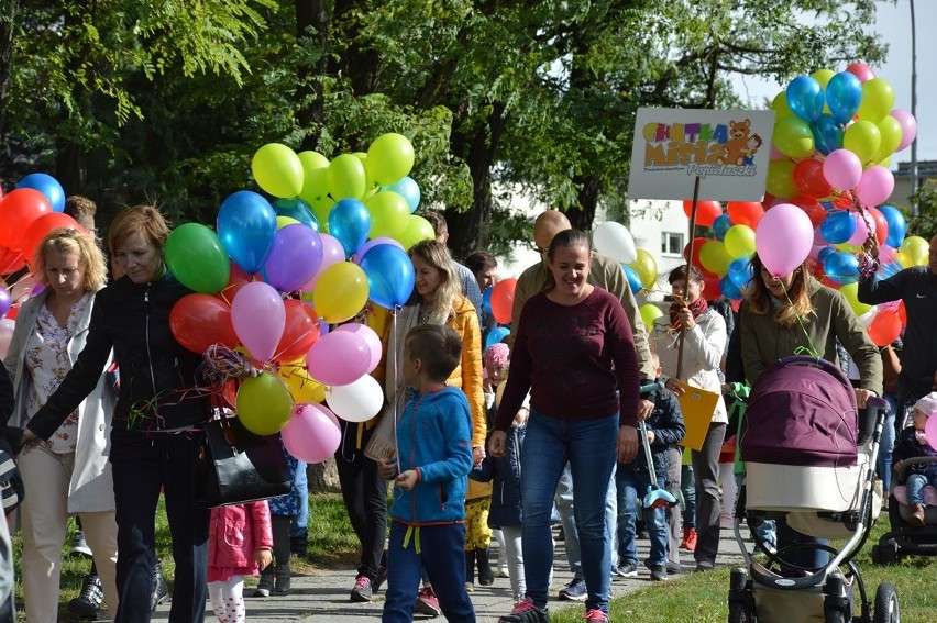 Stalowa Wola. Dzień Przedszkolaka w słońcu, barwnymi balonami i zabawą