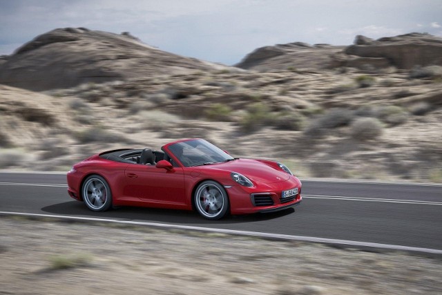 Napędem Porsche 911 Carrera po liftingu zajmie się podwójnie doładowana jednostka 3-litrowa boxer / Fot. Porsche