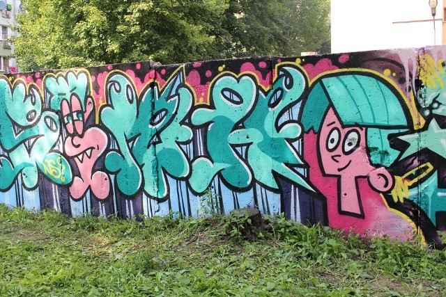 Zaproszeni przez gniewkowski MGOKSiR artyści trudniący się graffiti zmienili wizerunek muru, który stoi na pograniczu dwóch osiedli. Imprezie towarzyszyły warsztaty rzeźbiarskie, malarskie oraz rysunku dla dzieci. Święto sportu w Gniewkowie. Działo się: