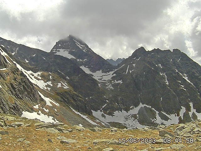 Szlaki w Tatrach Słowackich zostaną otwarte od 16 czerwca. Wybierający się w Tatry Wysokie muszą jednak pamiętać, tam nadal zalega śnieg