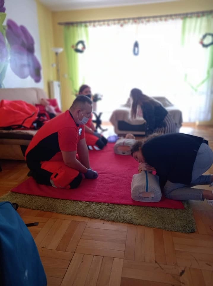 Kibice Wisły Sandomierz zainicjowali kurs pierwszej pomocy dla młodzieży i wychowawców  w Domu Dziecka, w Łoniowie. Zobaczcie zdjęcia 