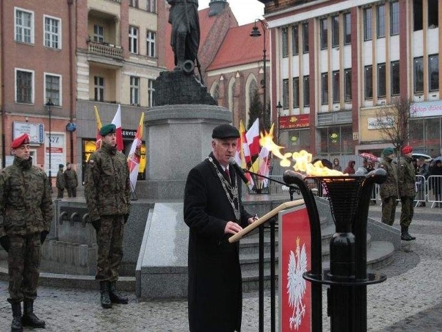 Władze samorządowe, z okazji Dnia Pamięci Żołnierzy Wyklętych, złożą kwiaty pod pomnikiem Żołnierza Polskiego w czwartek o godz. 10