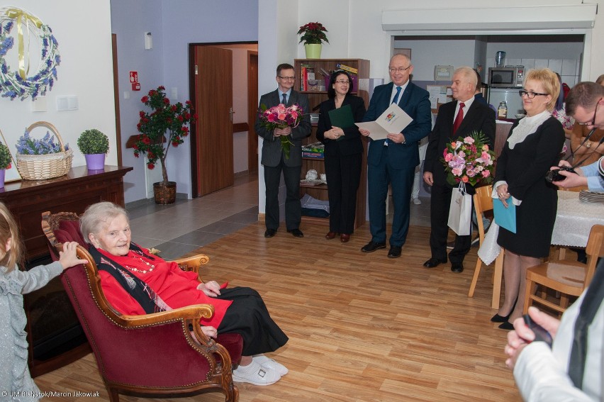 Stanisława Bucniewicz skończyła 100 lat. Urząd Miejski wysłał delegację (zdjęcia)