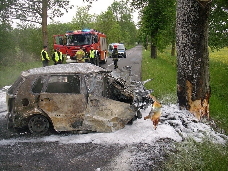 Tragiczny wypadek koło Tychowa. Nie żyje młoda kobieta [AKTUALIZACJA] ZDJĘCIA