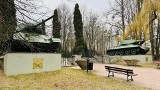 Wiceminister i poseł Anna Krupka chce usunięcia sowieckich symboli sprzed cmentarza żołnierzy radzieckich w Sandomierzu. Mocna odpowiedź
