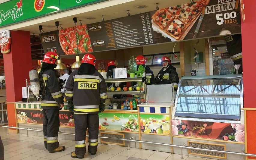 Pożar w Auchan Produkcyjna Białystok. W Pizza Pai zapaliła...