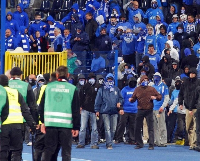 Policja identyfikuje pseudokibiców