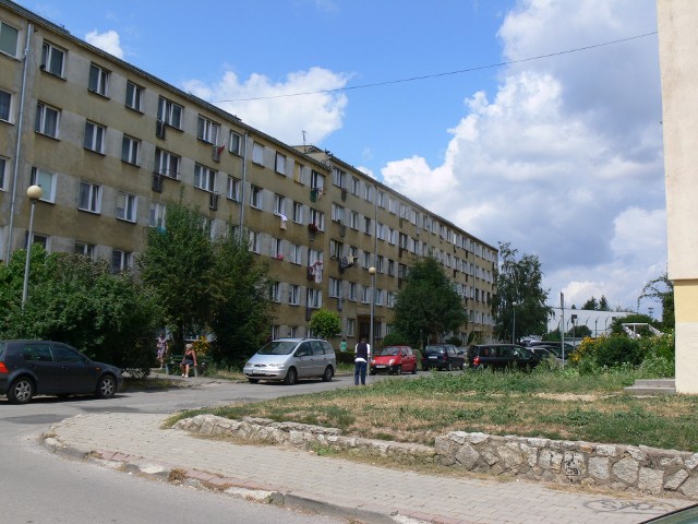 Dwa nowe  parkingi  powstaną  pomiędzy blokami numer 6 i 8 na ulicy Tadeusza Króla w Sandomierzu.