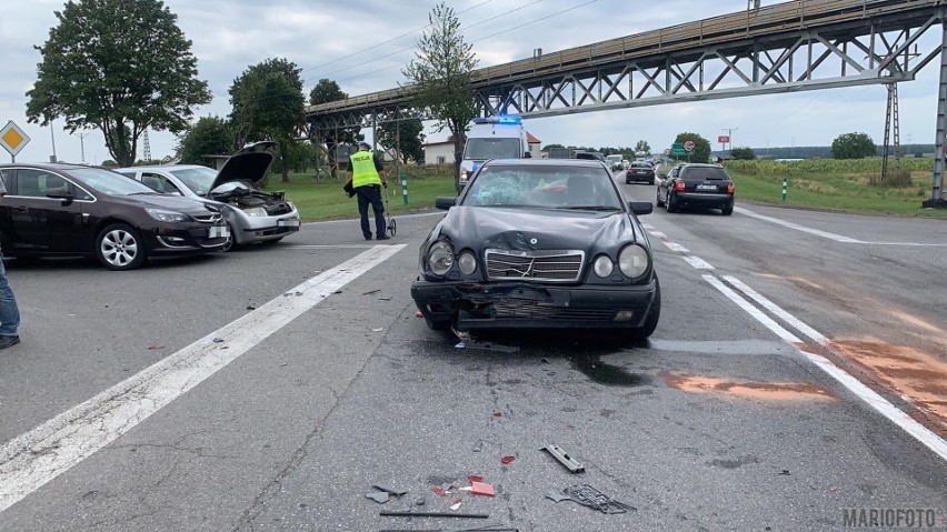 Wypadek na drodze krajowej nr 45 w Zimnicach Małych pod Opolem. Zderzyły się trzy auta [ZDJĘCIA]