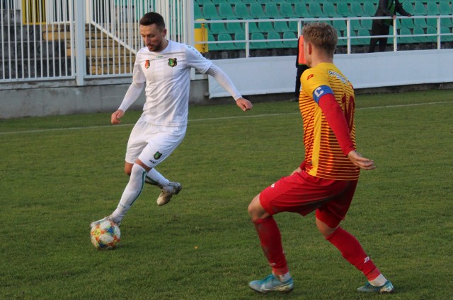 Piłkarze Stali pokonali Znicz Pruszków 2:1, mimo że po pierwszej połowie przegrywali