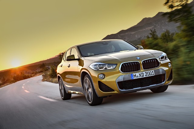 BMW X2 Auto mierzy 4360 mm długości, 1824 mm szerokości i 1526 mm wysokości, natomiast jego rozstaw osi to 2670 mm.Fot. BMW