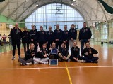 Siatkarki UKS Volley 34, uczennice SP 34 w Łodzi zostały wicemistrzyniami województwa łódzkiego. Zdjęcia