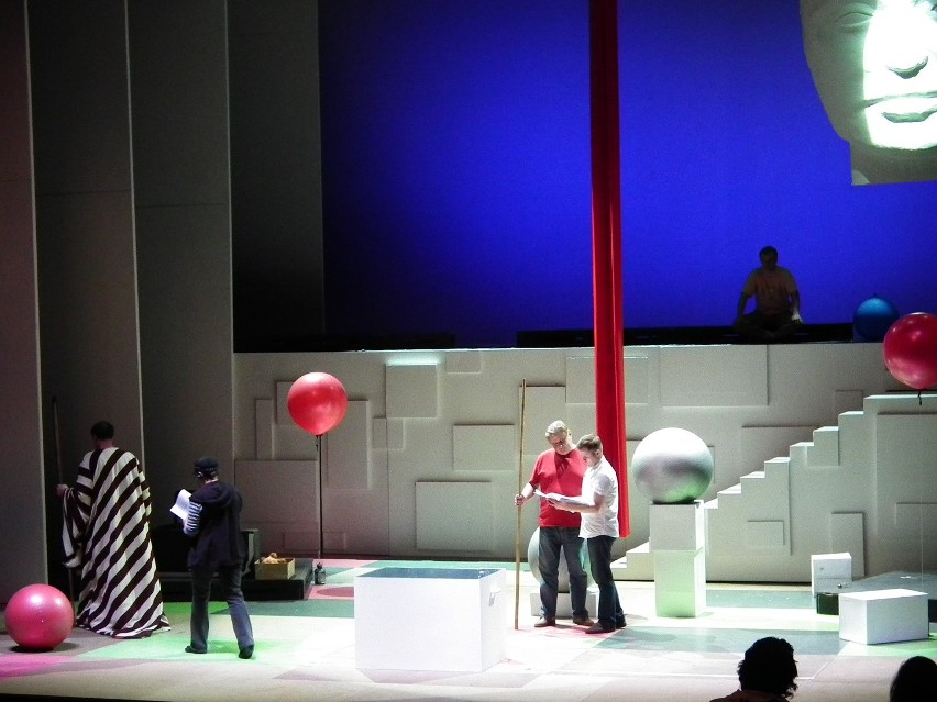 Scena z próby "Cyberiady" w Teatrze Wielkim w Poznaniu