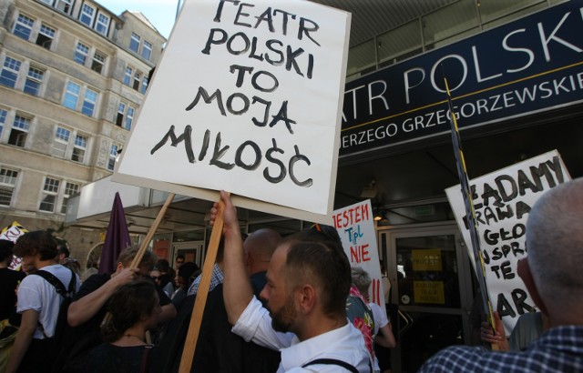 Protesty przeciwko nowemu dyrektorowi Teatru Polskiego trwają od sierpnia.