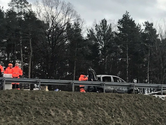 Pożar fiata na autostradzie A1 na wysokości Czerwionki. Jeden pas w kierunku Czech wyłączony