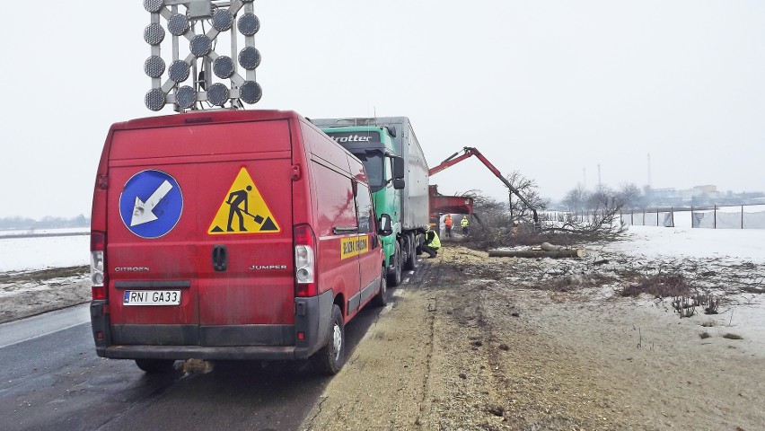 Utrudnienia na drodze od Biłgoraja do granicy województwa. 25 kilometrów, cztery wahadła 