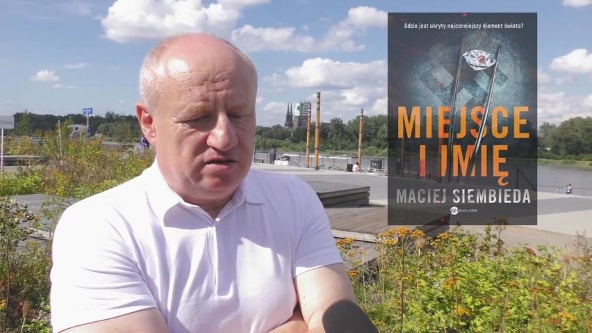 Maciej Siembieda napisał książkę pt. Miejsce i imię
