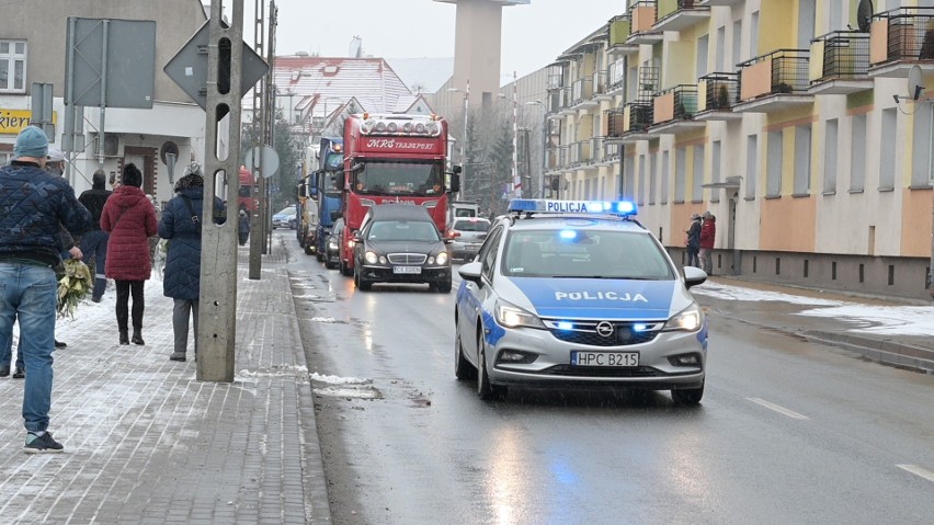 Konwój ciężarówek towarzyszył młodemu kierowcy z Grudziądza...