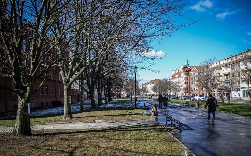 Podwale Staromiejskie. Skwer i okolice pomnika "Tym, co za...