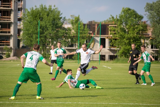Piłkarze Podlasia (w zielonych spodenkach) okazali się nadspodziewanie trudną przeszkodą dla garbarzy
