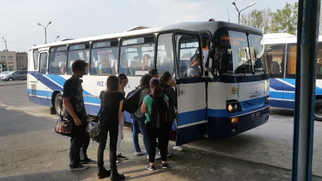 Póki co nic nie zapowiada, by komunikacyjny problem mieszkańców Prudnika miał zostać rozwiązany.