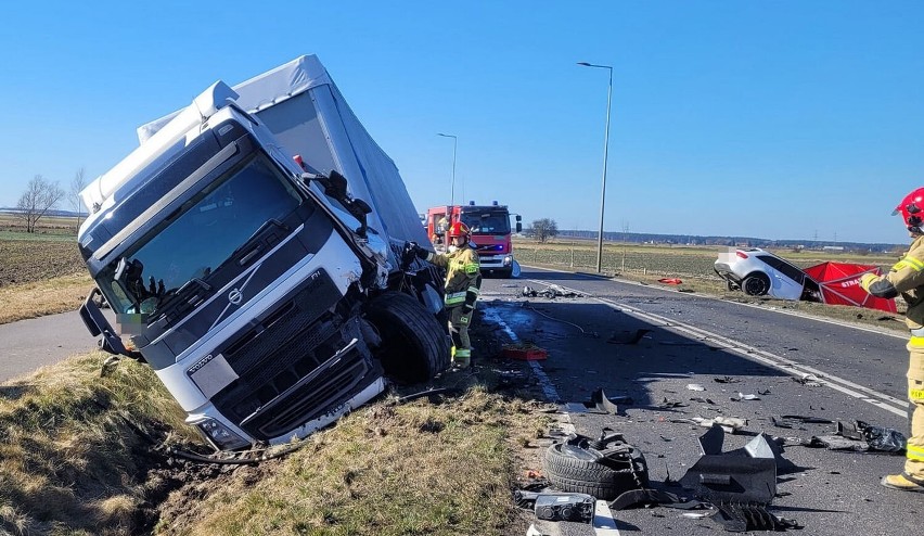 Śmiertelny wypadek pod Lesznem. W Maryszewicach audi...