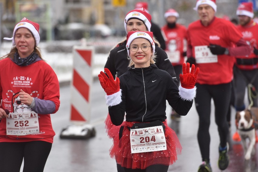 Półmaraton Świętych Mikołajów - zdjęcia z trasy i mety