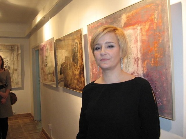 Kilka lat temu Aleksandra Kwiecień debiutowala jako autorka wystawy w Miejskiej Bibliotece Publicznej.