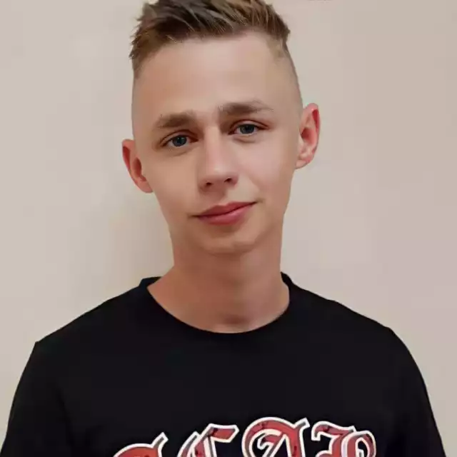 Bydgoska policja poszukuje zaginionego 16-letniego Adriana Dekowskiego. Mieszkaniec Bydgoszczy miał się stawić w ośrodku we Włocławku, ale go niego nie dotarł. Widzieliście go?