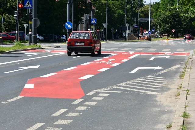 Nowe oznakowanie dla rowerzystów pojawiło się m.in. na ul. Łąkowej przed ul. Kopernika.